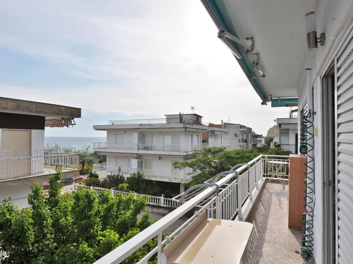 Themis 40 Steps From Beach Paralia Dionysiou Exterior photo